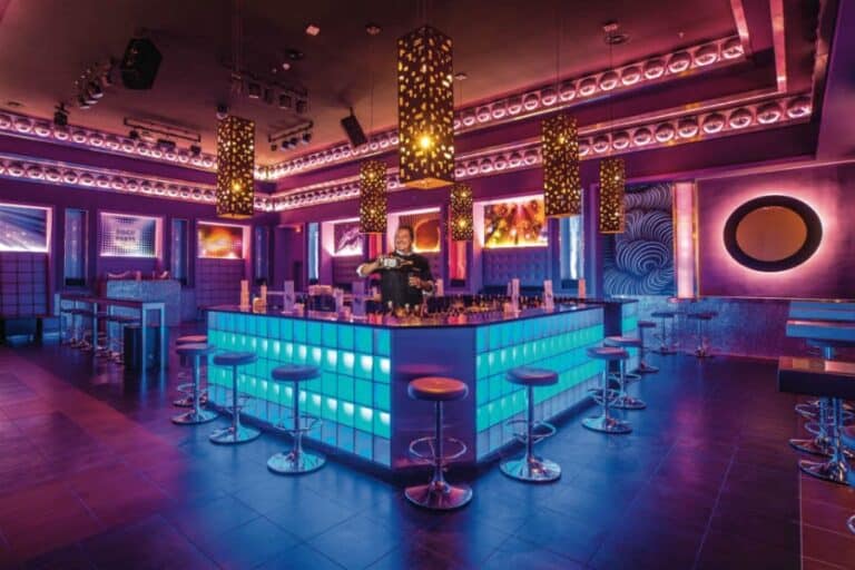 bar-1-768x512