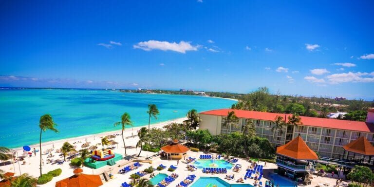 breezes-pool-area-768x512